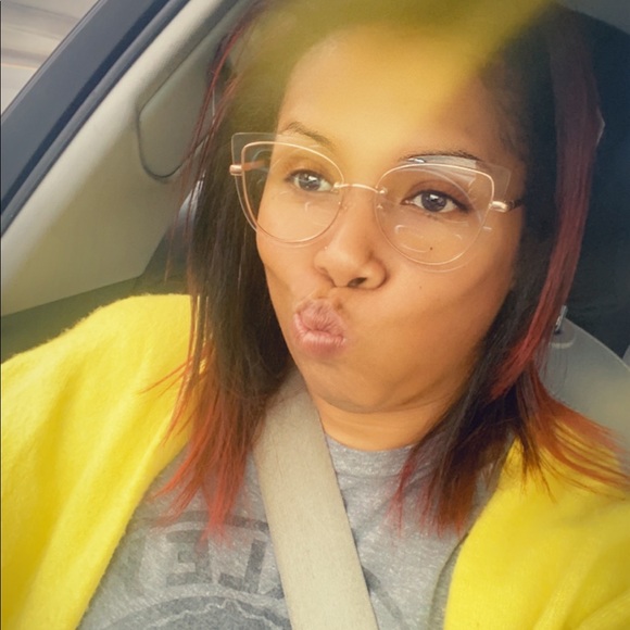 Meet your Posher, Brittney - Picture 1 of 1